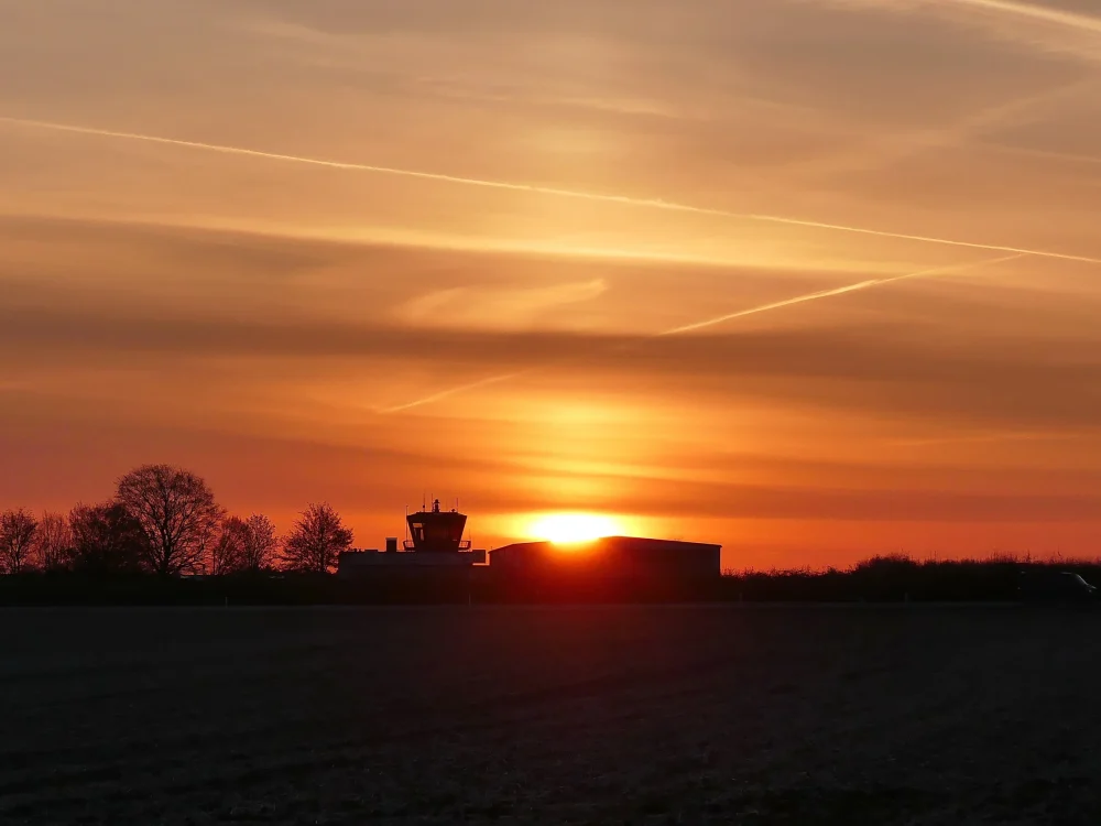 Flugplatz Loemühle Sonnenuntergang