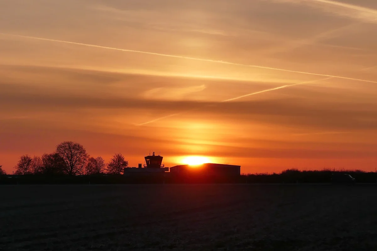 Flugplatz Loemühle Sonnenuntergang