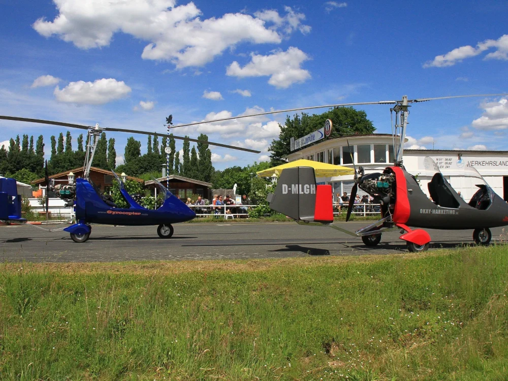 Zwei Helikopter (2)