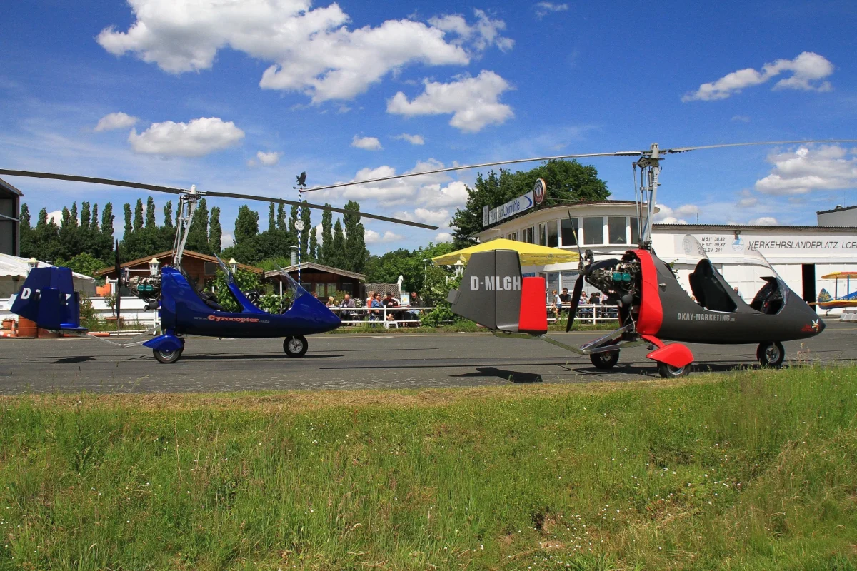 Zwei Helikopter (2)